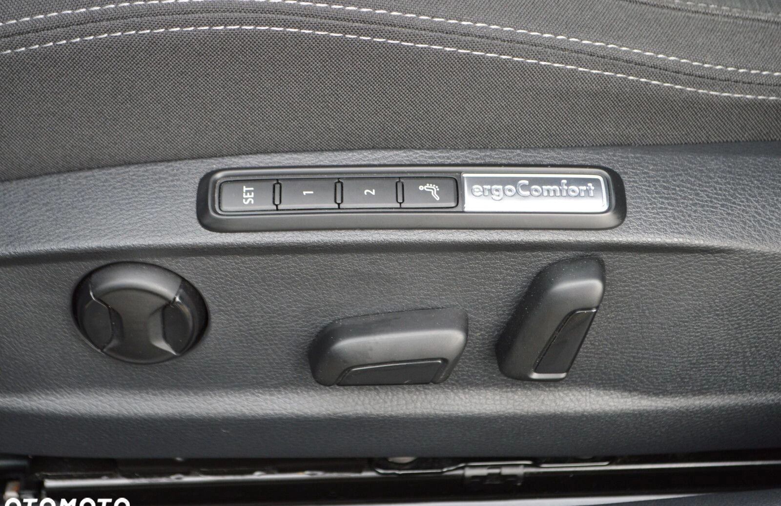 Volkswagen Passat cena 115900 przebieg: 79757, rok produkcji 2020 z Rzgów małe 466